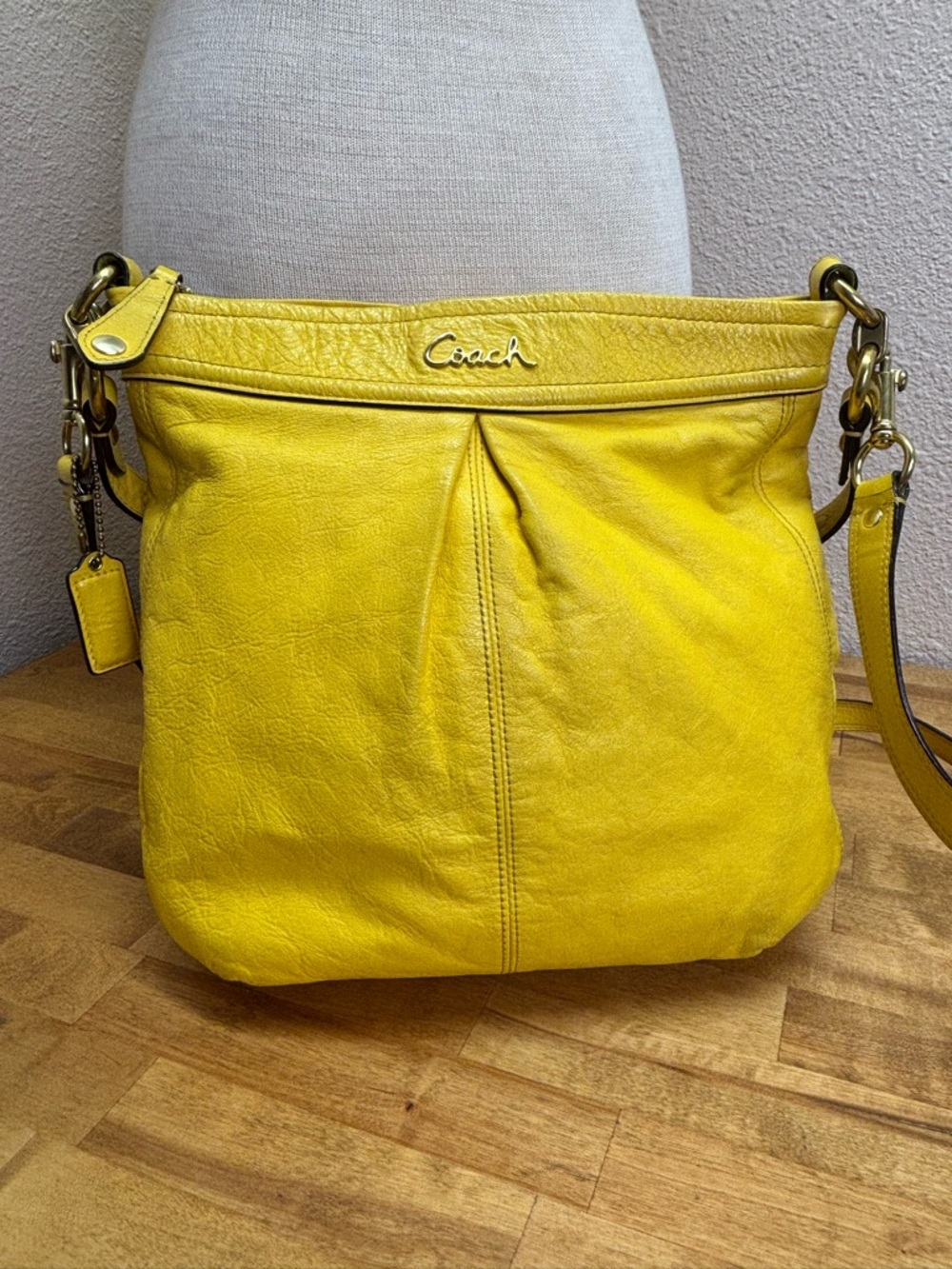Coach Ashley Hippie Yellow Leather Shoulder Bag F20114 - Picture 2 of 16